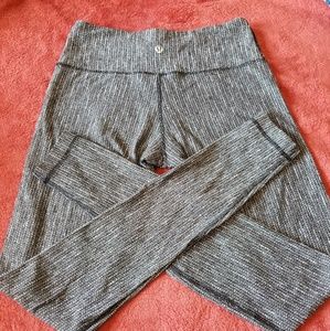 Lululemon Wunder Unders, size 6
